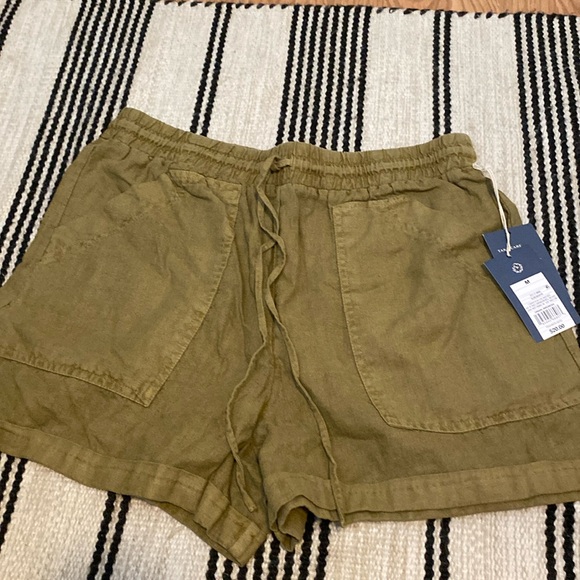 Olive green linen shorts - Picture 1 of 3